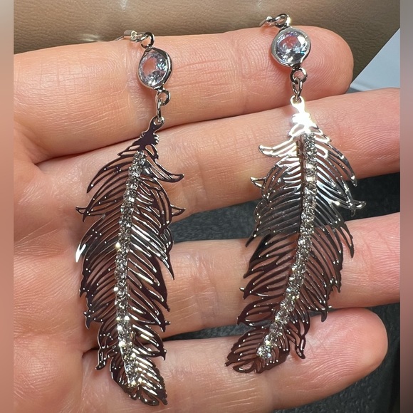 Bling Feather Earrings - Picture 5 of 10